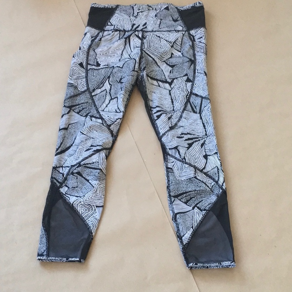 Lululemon Goal Crusher 7/8 Tight - Dottie Tribe White/Black - Size 6